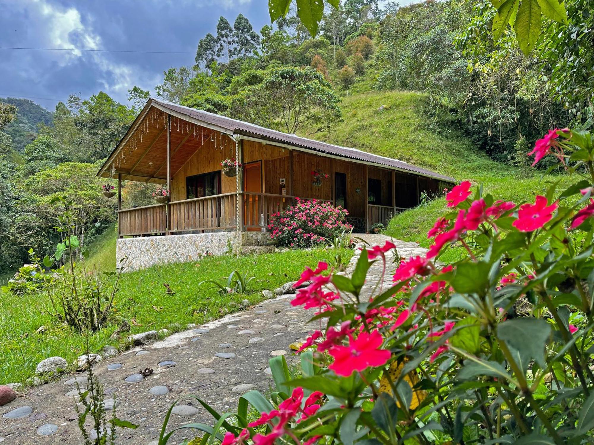 Hotel Cabanas Jc Santa Rosa de Cabal Exterior foto